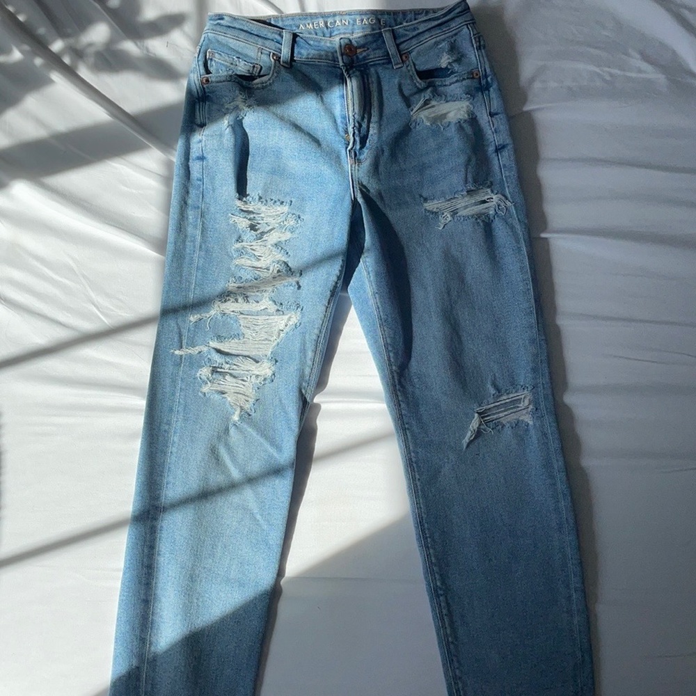 NWOT Blue Ripped Mom Jeans